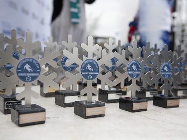 A RVS lasergesneden awards voor het NK Skien bij Skipiste Nieuwegein